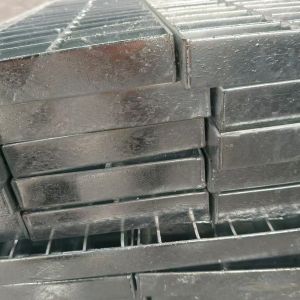 Slip-Resistant Steel Grating with Diamond Pattern: Ensuring Stable Footing
