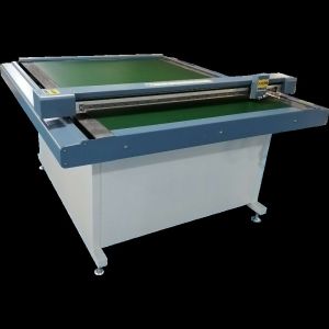 Cheap Smart CAD Flatbed Cutter Plotter with 2 Years Core Components Warranty and Vacuum Adsorption for HPGL File Format for sale
