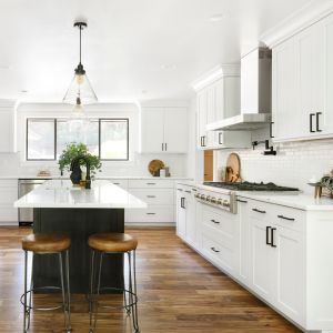 Cheap High End Solid Wood Pantry Kitchen Cabinet Custom Shaker Style for sale