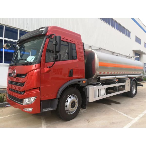 12 Wheelers FAW J5M 8x4 Oil Tanker Truck With CA6DK1 Engine And FAST Transmission