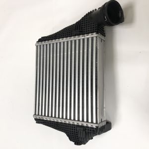 OEM 95B145804 95B145804A Engine Intercooler Right For Porsche Macan