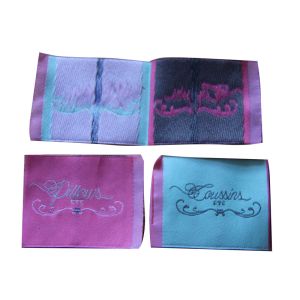 Durable Woven Neck Labels for lady clothing personized size color shrink proof