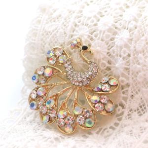 Hollow Out Fashion Brooch Pin Gold Peacock Open Screen Shape OEM