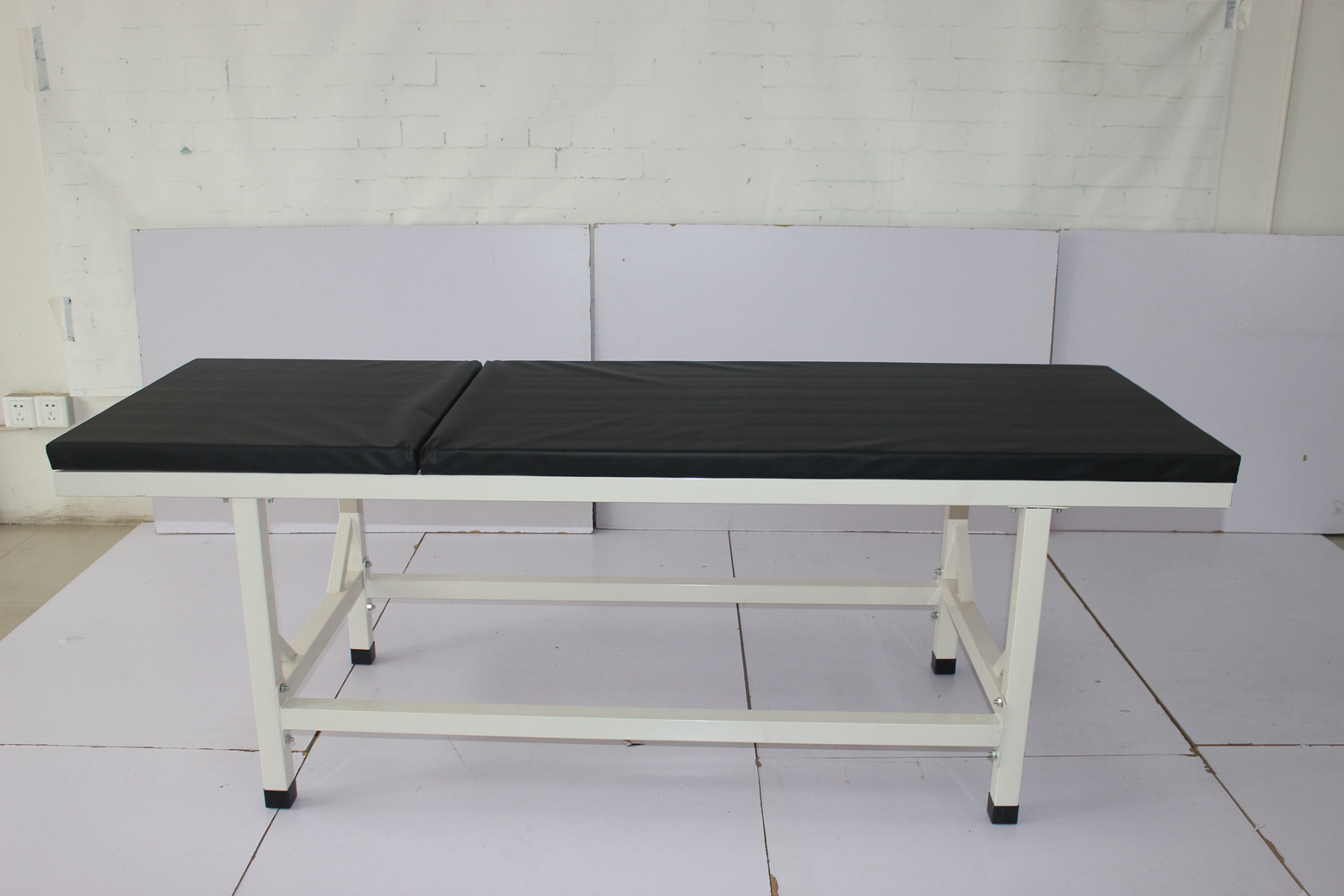 EXAMINATION TABLE WITH MATTRESS
