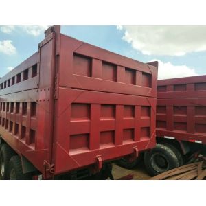 Red Color Second Hand Tipper Trucks , 2nd Hand Dump Trucks GCC Approved