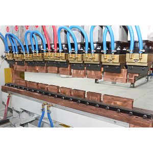 Hwashi Gantry Type Wire Mesh Welding Machine for Refrigerator Rack Frame