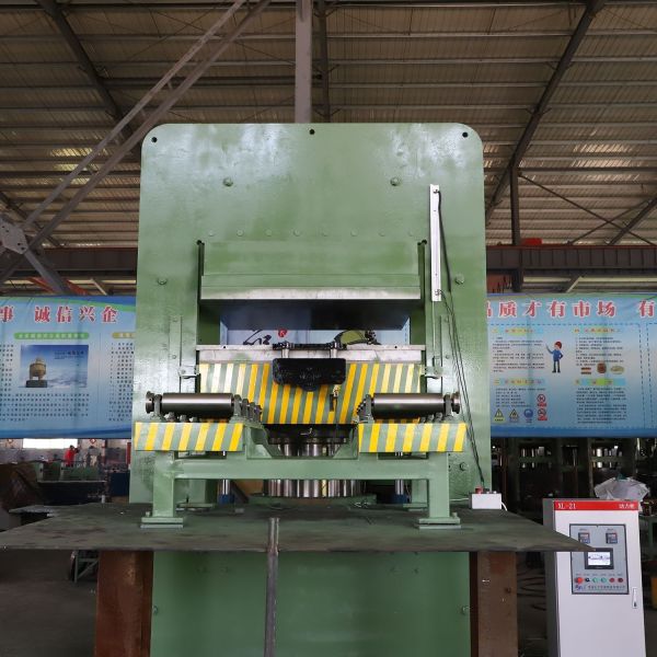 Rubber Hydraulic Press Plate Vulcanizing Press with 4.00-8.00MN Nominal Molding