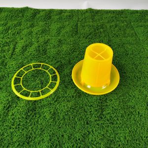 Livestock Enduring Capacity 4L Poultry Feed Bucket Thick Sturdy Durable