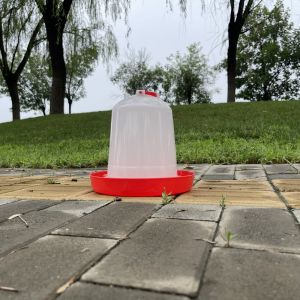 Red Anti Drip Poultry Cone Drinker For Consistent Hydration Anti Clogging