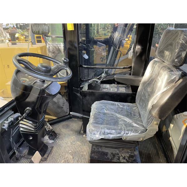 Used Caterpillar CS683E Compactor Used CAT CS683E Single-Drum Vibratory compactor