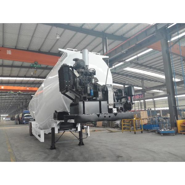 2 Axles V Type Tank Semi Trailer For Dry Powder Meterial Carry 40 - 45 M3 Capacity