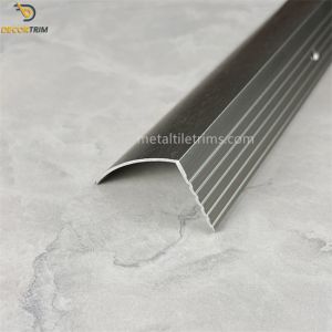 China Silver Tile Trim Metal L Angle Tile Trim Metal Outside Corner Trim Transition Strip on sale