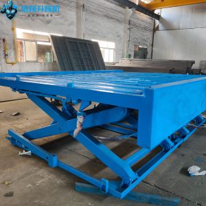 China Stationary Hydraulic Electric 19ft Scissor Lift With Platform 2 Ton 220v on sale