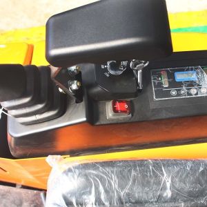 Customization 1.8 Ton Mini Digger Comfortable Operation For Tight Spaces