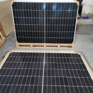 China 10bb Mono Half Cell Solar Panel 545W 550W 560W For Home Solar System on sale