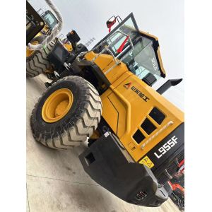 5000 Rated Load Wheel Loader SDLG 955F 162 KW Power 2.8 m3 Bucket Capacity