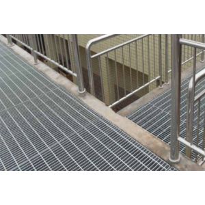 China Customized Serrated Steel Grating Hot Dipped Galvanized Metal Bar Grating on sale