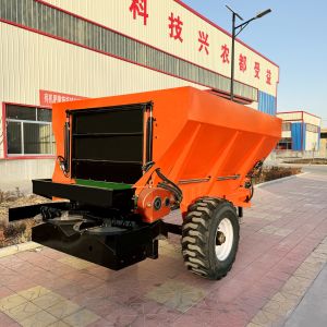 China Double Discs Fertilizer Manure Spreader Evenly Sprinkle Materials Corrosion Resistant on sale