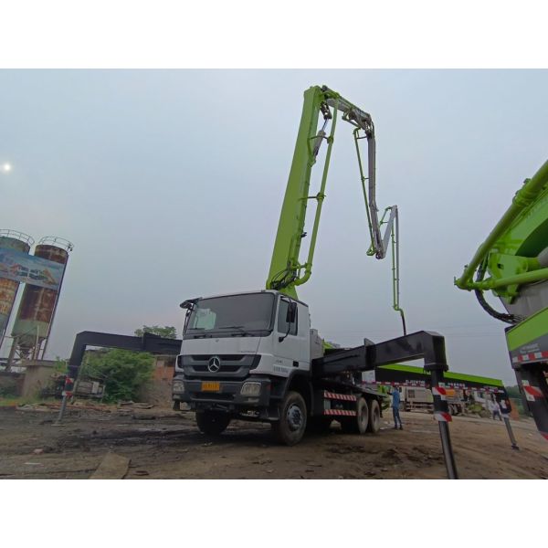 47m Second Hand Zoomlion Concrete Pump Truck with Renovated Concrete Placing Boom