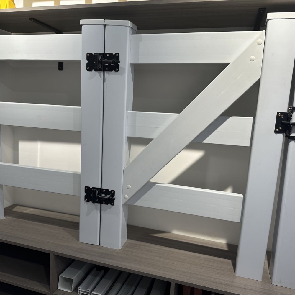 1.5m High PVC Horse Fence With UV And High Temp Resistance Pvc Arena Fencing