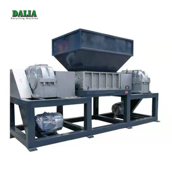 Quality Sk11 Blade Material Double Shaft Shredder Machine Tyre Crusher Machine wholesale