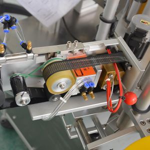 Carton Double Side Automatic Labeling Machine , Low Noise Auto Label Machine