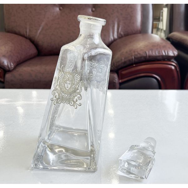 Quality 23oz Lead-Free Crystal Triangular Whiskey Decanter Exquisite Design and Craftsmanship wholesale