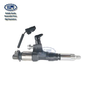 VH23670E0050 Injector Excavator Engine Parts For HINO SK200-8 SK250-8 J05E