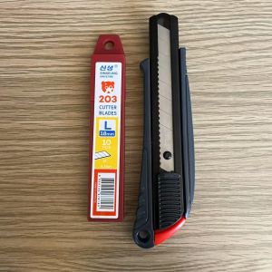 China SK2 High Carbon Steel 18mm Cutter Blades Precision Cutting Compatible with Most Utility Knives on sale