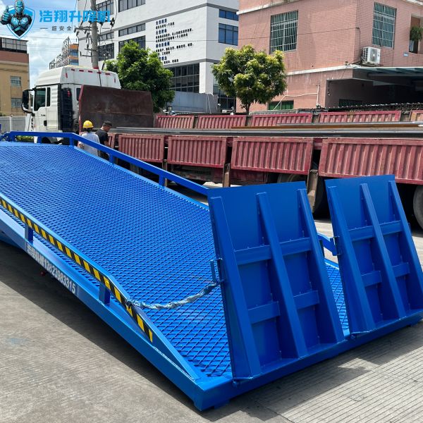 Quality 10T-10M Regular Blue Portable Manual Dock Ramp For Forklifts Customized wholesale