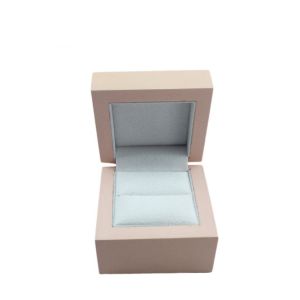 High Gloss Finish Wooden Ring Box With Polished Custom Logo Single Ring Box
