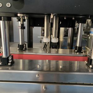 2000 ~ 3500 b/H Pneumatic Plastic Bottle Capping Machine Electrical Control