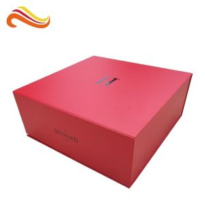 Red Foldable Gift Custom Paper Packaging Box Long Lifespan With Magnetic Closure