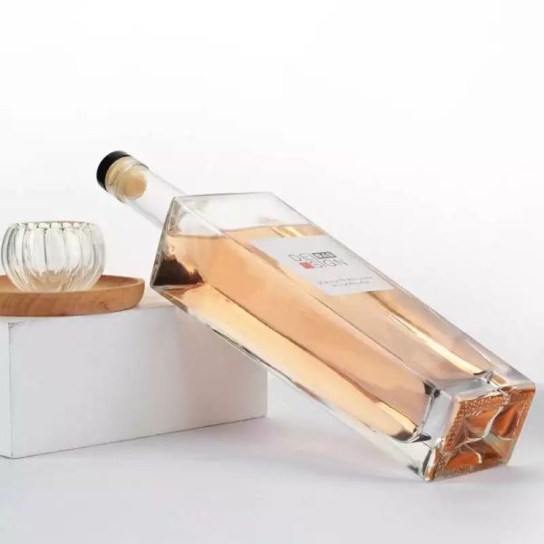 Square Spirit Liquor Bottle Capacity 750ml Base Material glass with Synthetic