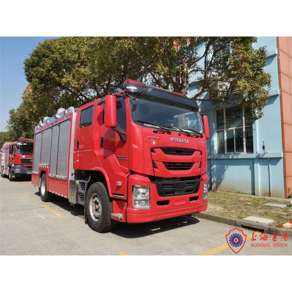 Quality Double Cabin 4×2 Drive Foam Firefighting Truck Wireless Remote Control Monitor wholesale