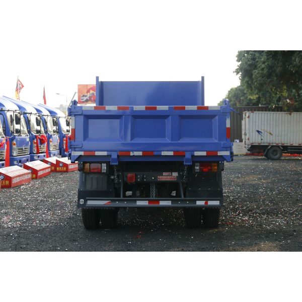 Q235 material Sinotruk CDW 4x2 3T Heavy Duty Dump Truck / Mini Tipper Truck