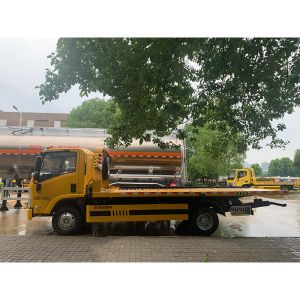 7890*2400*2550mm ISUZU Flat-Bottomed Remote Control Barrier Truck For Barrier