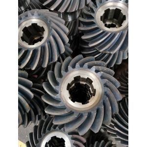 20 Teeth Spiral Carburizing Bevel Gears With 2.5 Radial Pitch And DIN 6 Accuracy