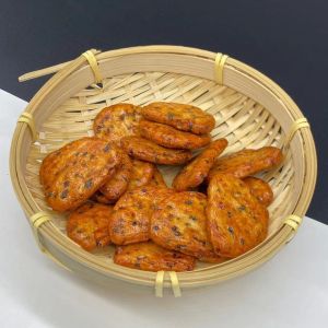 OEM Accept Spicy Rice Crackers Preservation At Normal Temperature