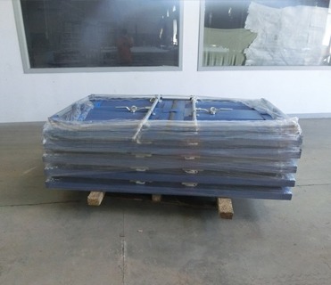 20ft 40ft Dry Cargo Shipping Container Doors with Finished Surface and Necessery Lead Acid Battery