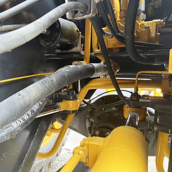 Liugong CLG835 Used Loader 92kw Rated Power 1.8m3 Bucket Capacity Remarkable Performance