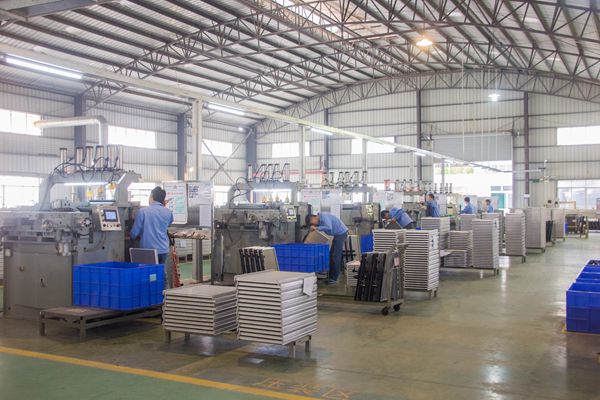 Nissan Aluminium Car Radiators for Infiniti G37'08-13 At Dpi 13004