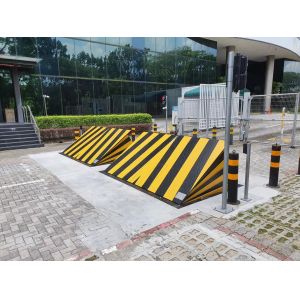 3000mm-5000mm Width Hydraulic Road Blocker For Pedestrian Protection