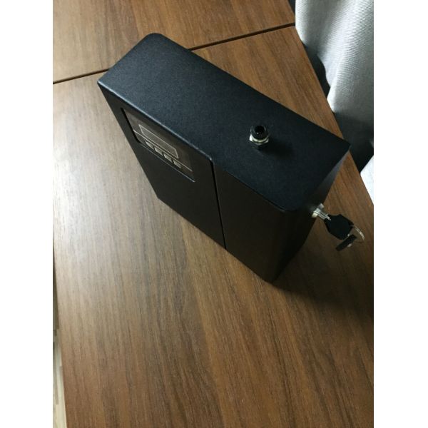 Small Area Fragrance Diffuser Machine Wall Mounted Strong Pump Black / White 100-300CBM