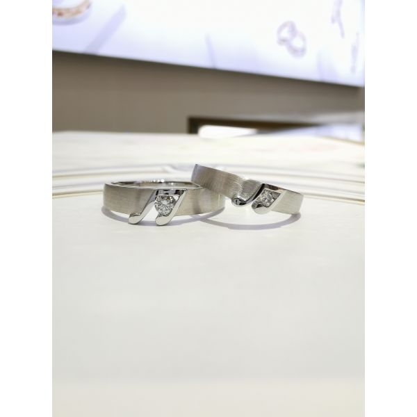 Quality Hollow Notes OEM ODM Nifty 18K Gold Diamond Couple Rings wholesale