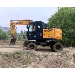 China Mini Excavator Widely Used Closed Cabin Excavator