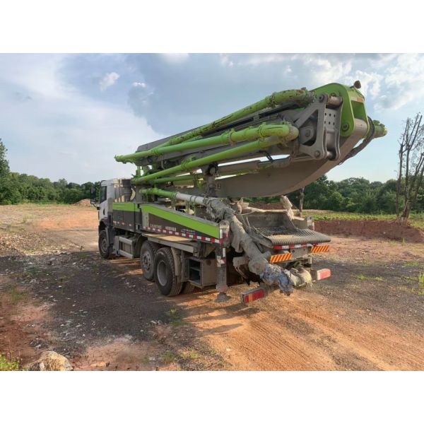 40m Used Concrete Pump Truck for Green Construction Equipment in Hydraulic Process