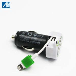 OEM ODM IPhone Car Power Adapter 3 USB Car Charger With Retractable Lightning