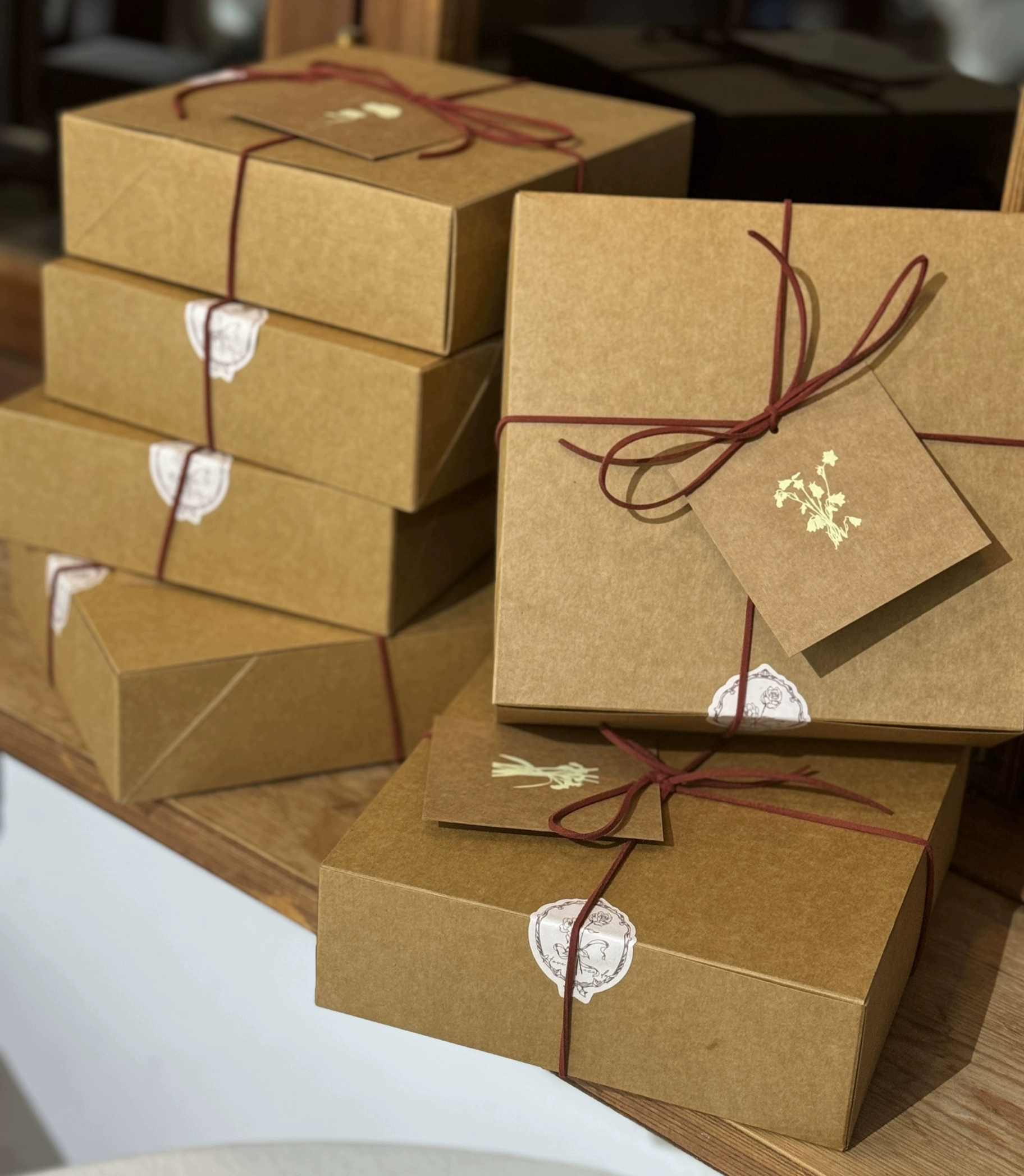 China Kraft Paper Gift Boxes For Afternoon Tea Empty Recyclable Packaging For Treats Favors on sale