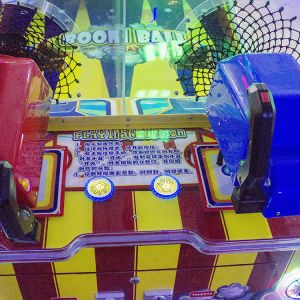 Boom Ball Hit Screen Coin Operated Arcade Machines , 32 Inch Arcade Cabinet